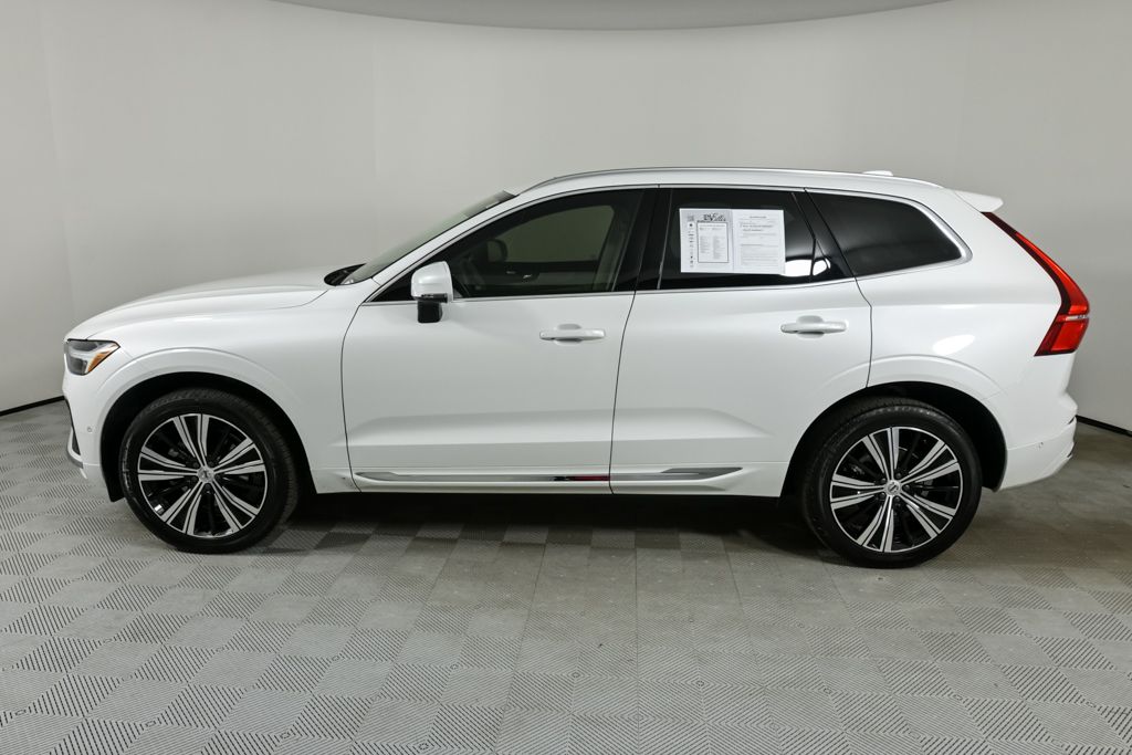 2023 Volvo XC60 B5 Plus photo 2
