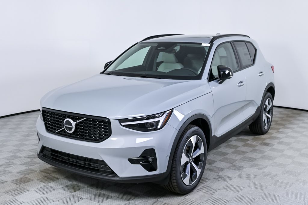 2026 Volvo XC40 B5 Plus Dark AWD's photo