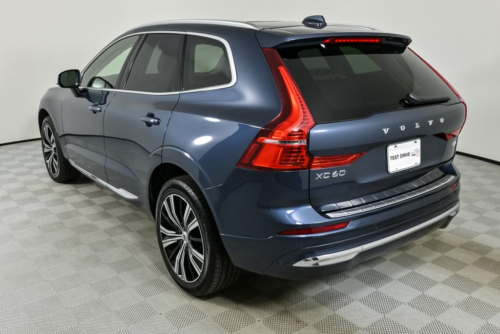 2023 Volvo XC60 B5 Plus photo 3
