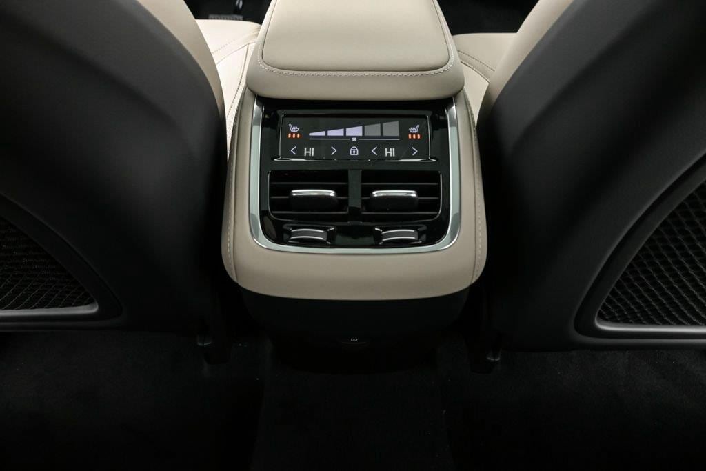 2026 Volvo XC90 Plus - Photo 22