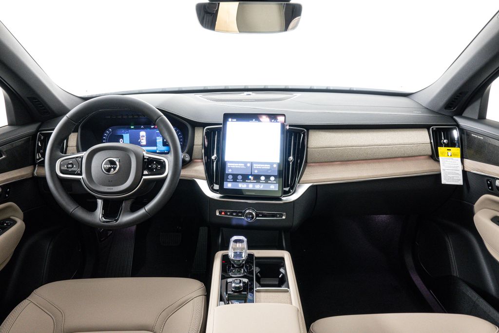 2026 Volvo XC90 Plus photo 2