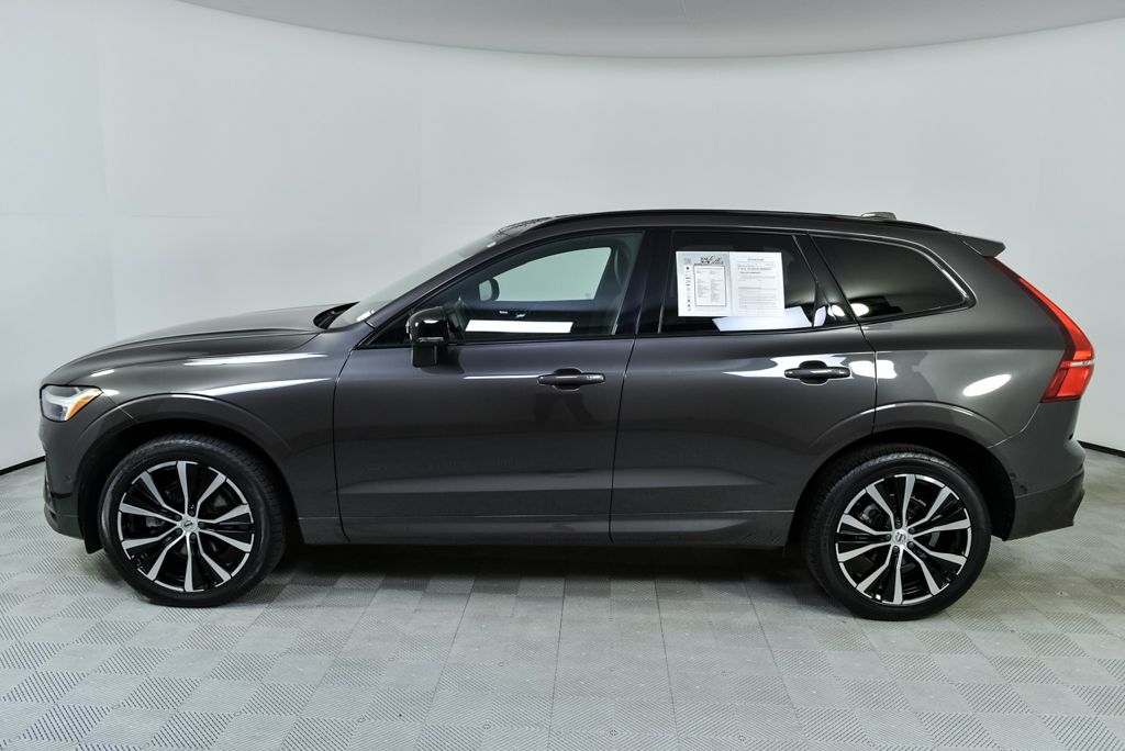 2023 Volvo XC60 B5 Plus photo 2