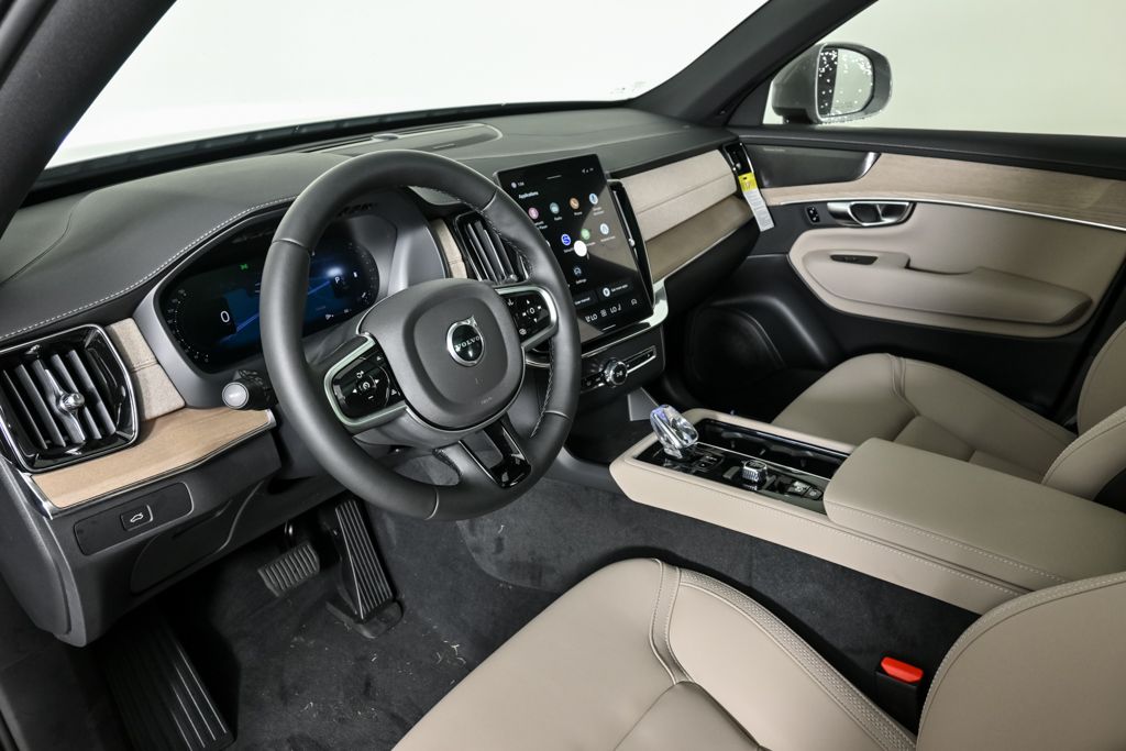2026 Volvo XC90 Plus photo 4