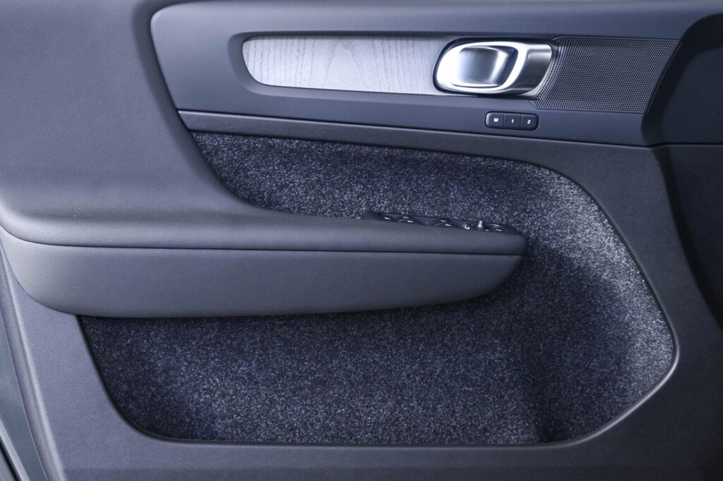 New 2026 Volvo XC40 B5 Core SUV