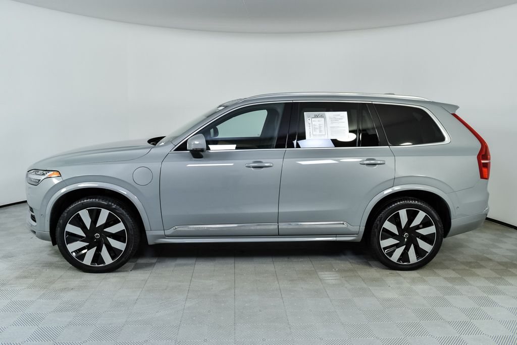 2024 Volvo XC90 T8 Plus photo 2