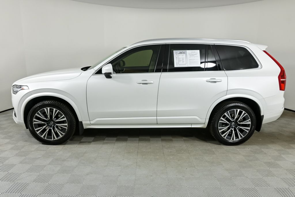 2022 Volvo XC90 T6 AWD Momentum photo 2