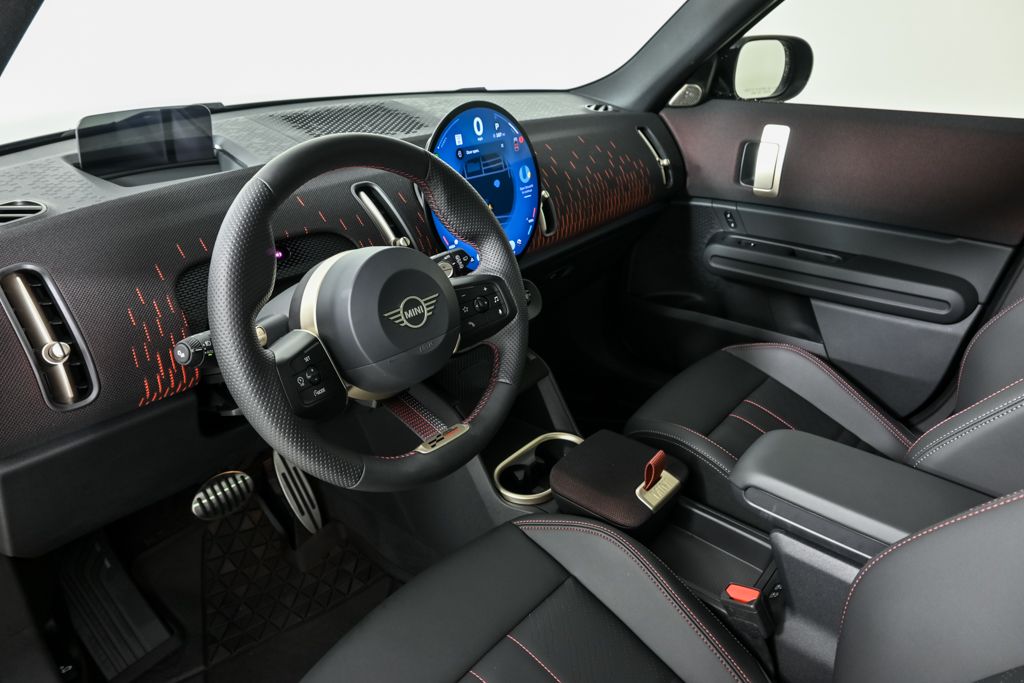 2026 Mini Countryman John Cooper Works Iconic photo 4