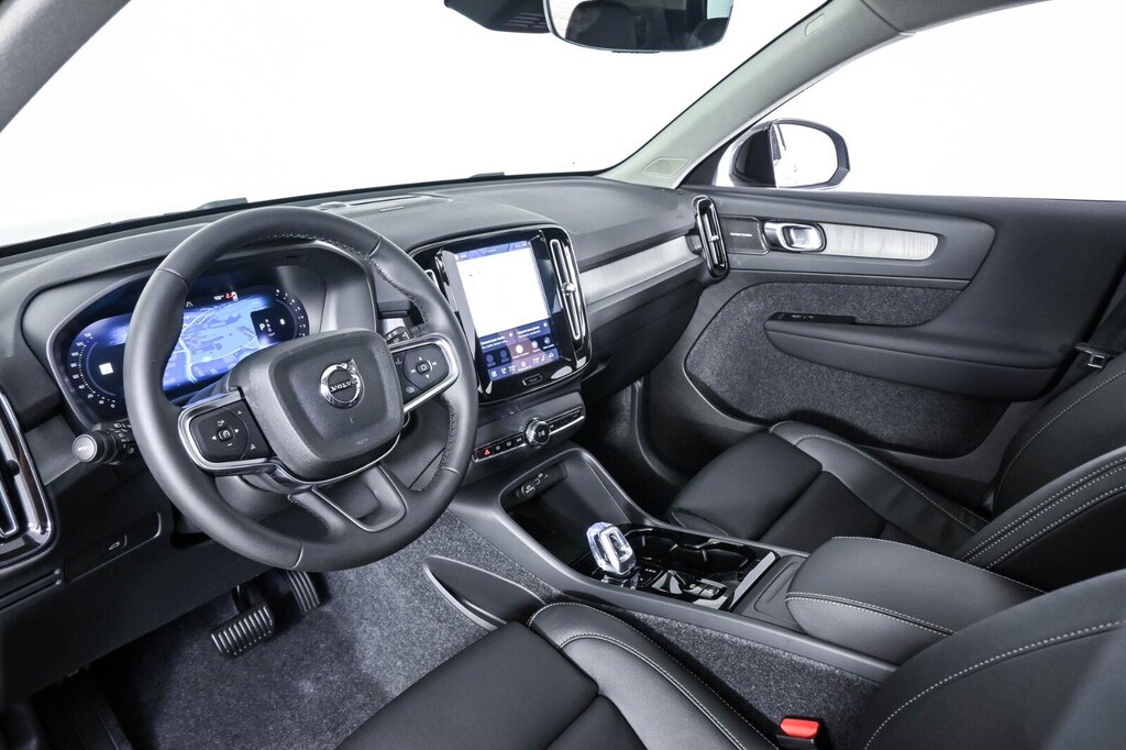 New 2026 Volvo XC40 B5 Ultra SUV