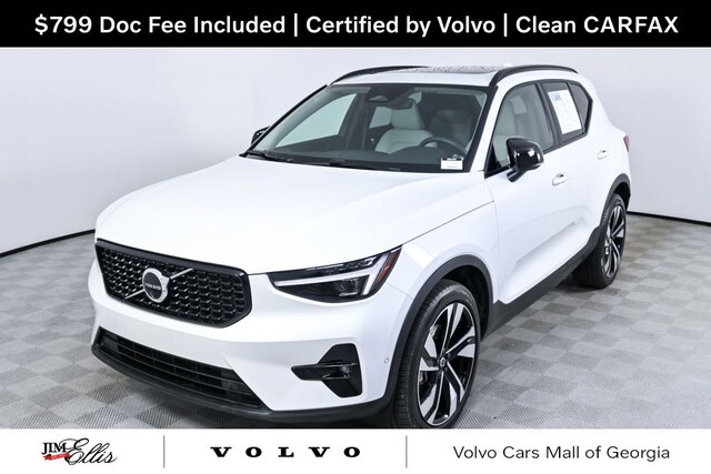 2025 Volvo XC40 B5 Plus Dark Theme SUV