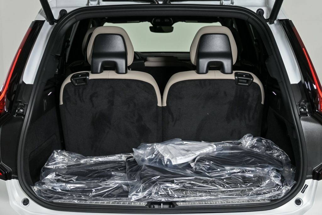 2026 Volvo XC90 Plus - Photo 31