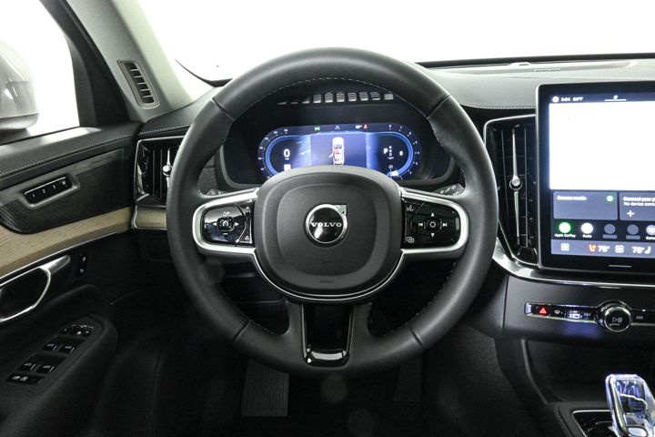 2025 Volvo XC90 B5 Plus photo 3