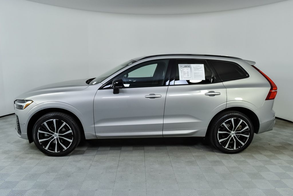 2023 Volvo XC60 B5 Plus photo 2
