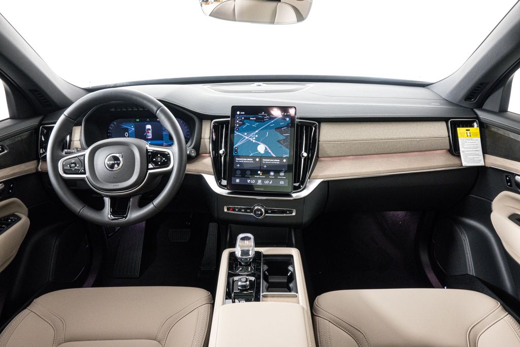 2026 Volvo XC90 Plus photo 2