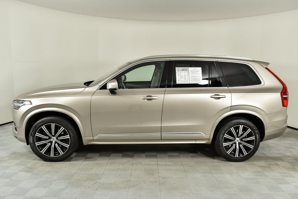 2023 Volvo XC90 B5 AWD Plus photo 2