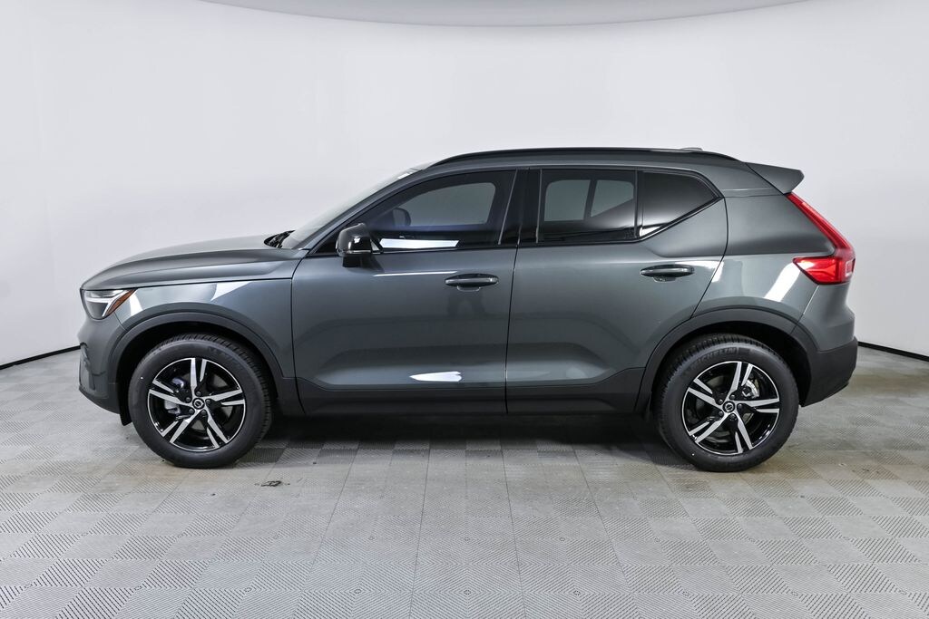 New 2026 Volvo XC40 B5 Core SUV