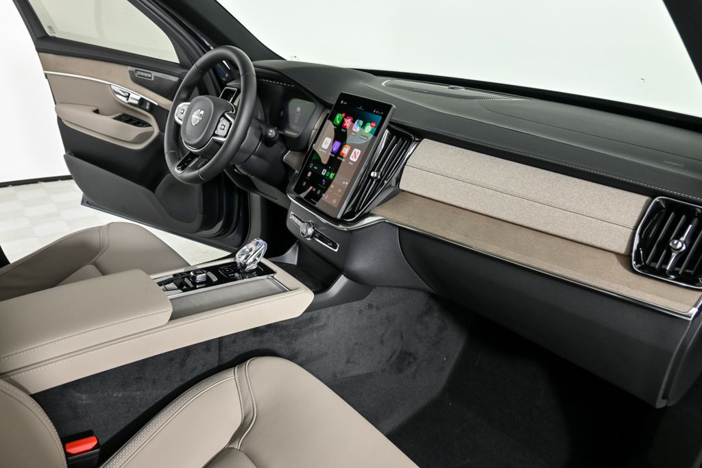 2026 Volvo XC90 Plus - Photo 24