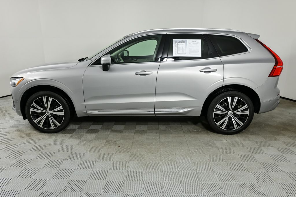2023 Volvo XC60 B5 Plus photo 2