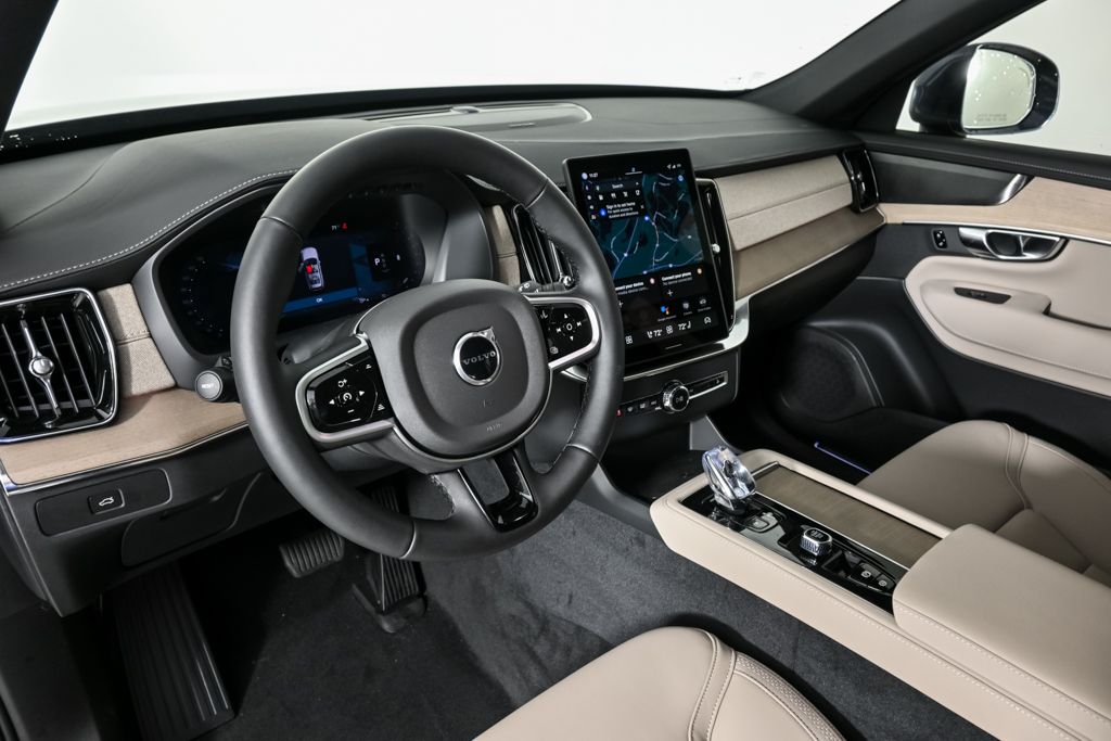 2026 Volvo XC90 Plus photo 4