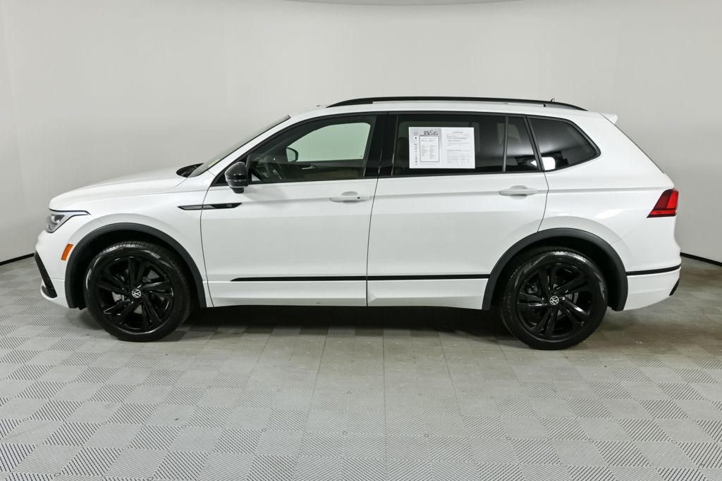 2023 Volkswagen Tiguan SE R-Line Black photo 2