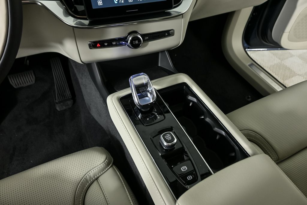 2026 Volvo XC90 Ultra - Photo 17