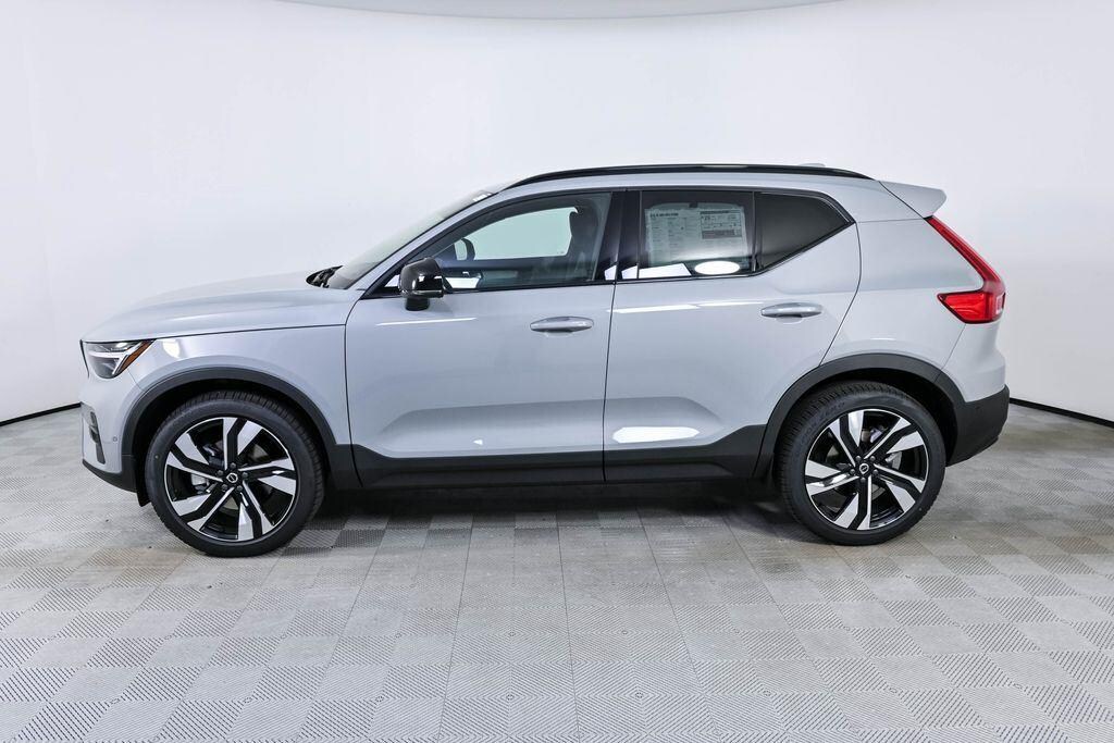 New 2026 Volvo XC40 B5 Ultra SUV