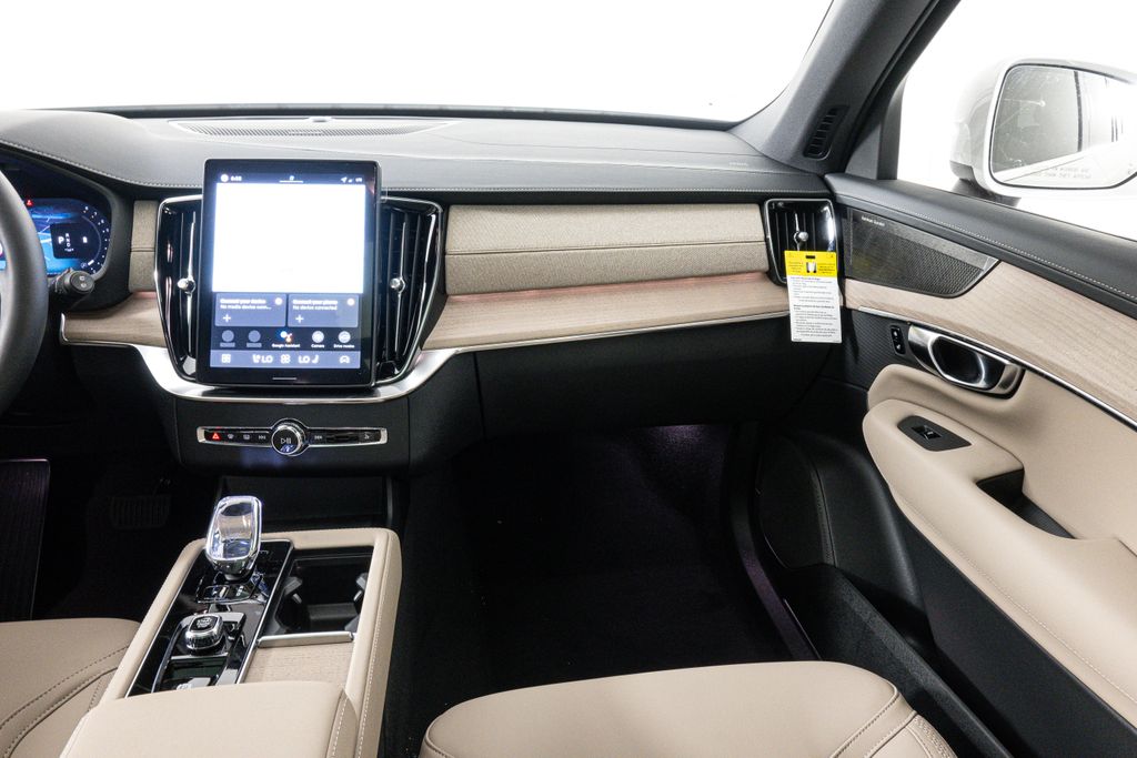 2026 Volvo XC90 Plus photo 4