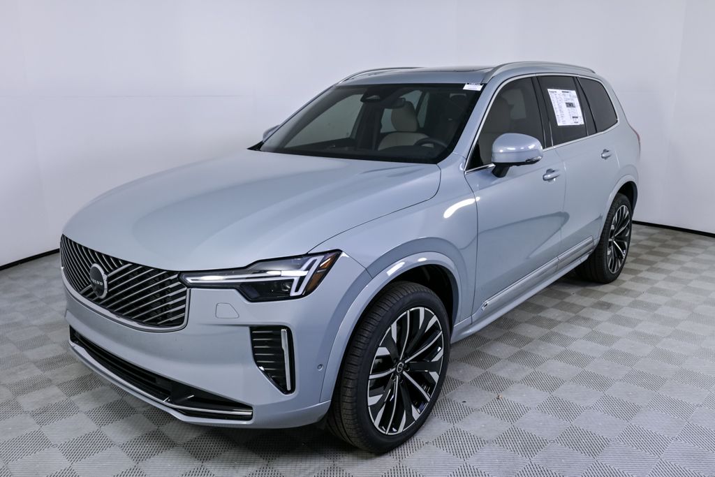 2026 Volvo XC90 Plus's photo