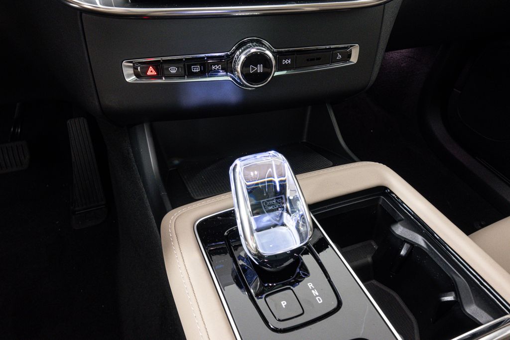 2026 Volvo XC90 Plus - Photo 33