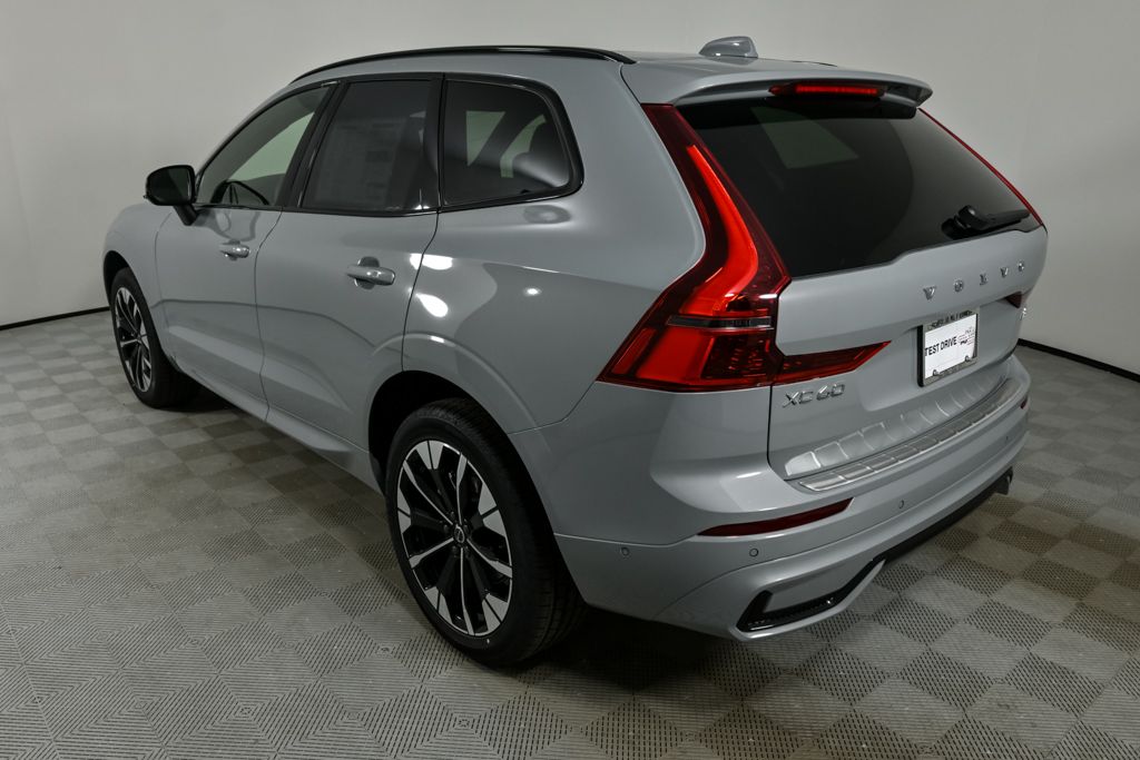 2026 Volvo XC60 B5 Plus photo 2