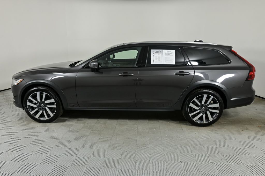 2024 Volvo V90 Cross Country B6 Ultimate photo 2