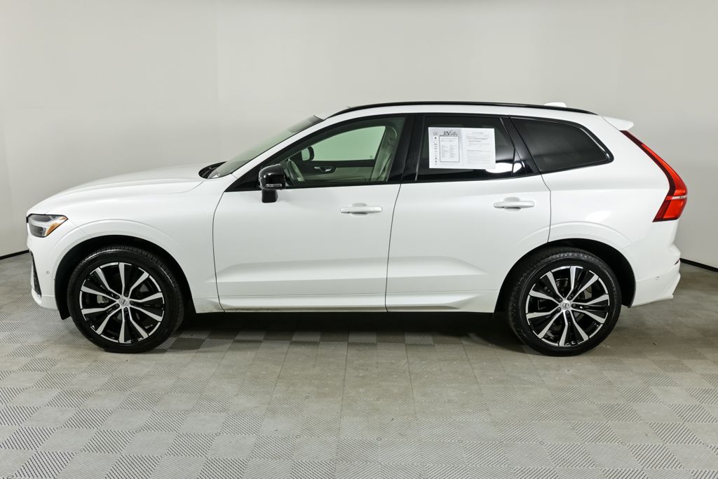 2024 Volvo XC60 B5 Plus photo 2