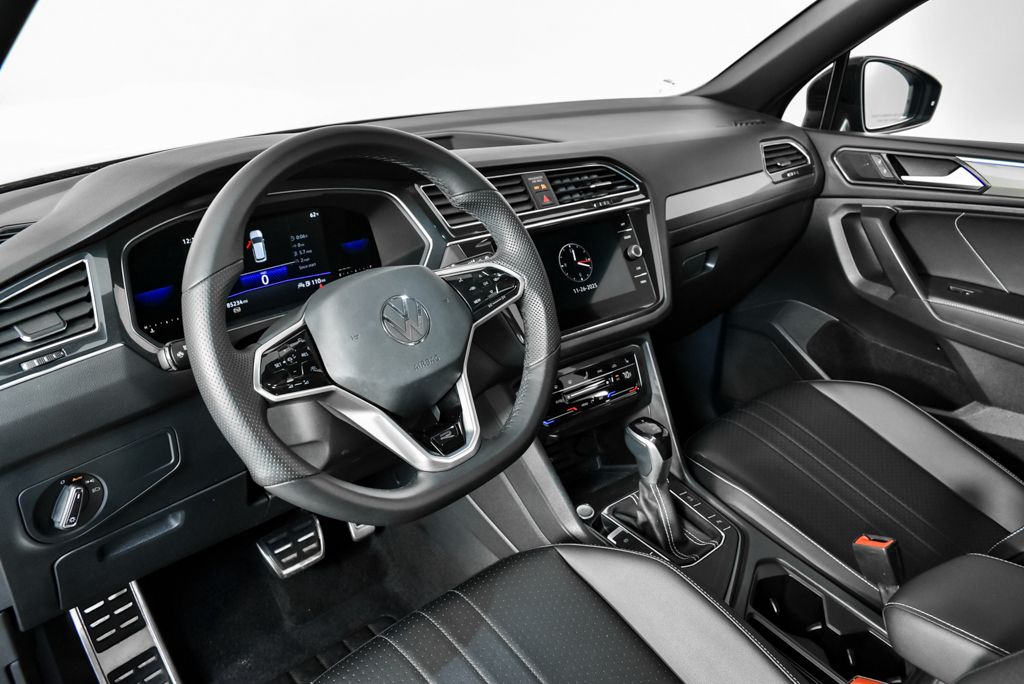 2022 Volkswagen Tiguan SE R-Line Black photo 4