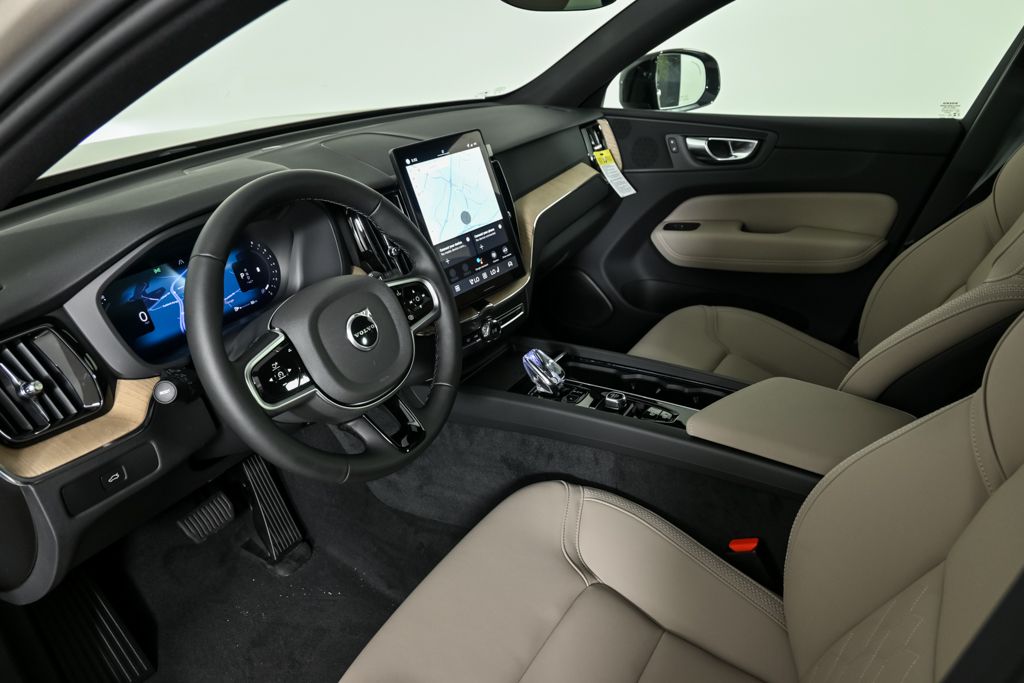 2026 Volvo XC60 B5 Core photo 4