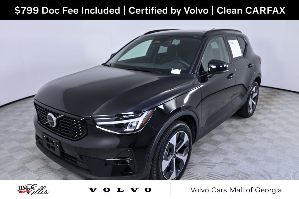 2025 Volvo XC40 B5 Plus Dark Theme SUV