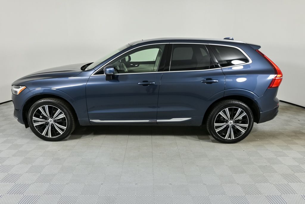 2023 Volvo XC60 B5 Plus photo 2