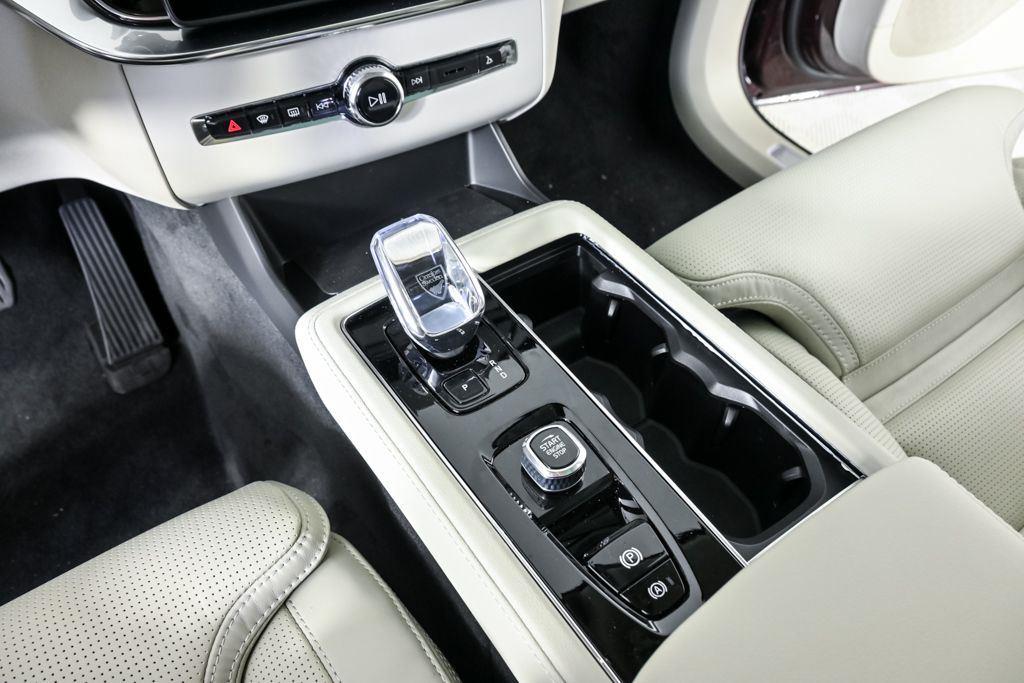 2026 Volvo XC90 Ultra - Photo 16