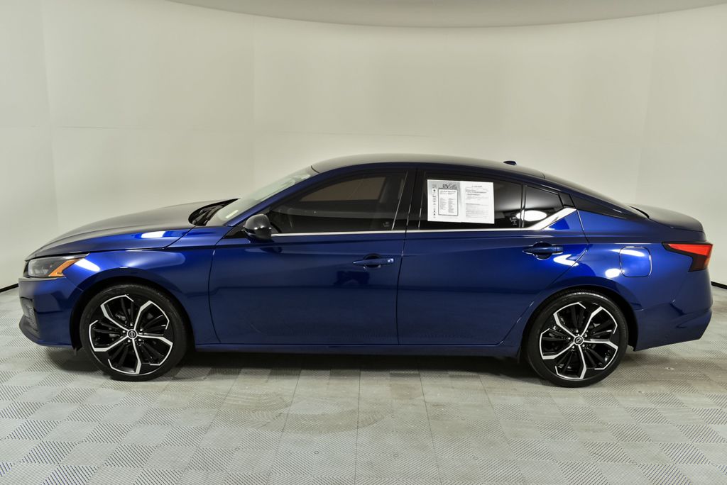 2024 Nissan Altima 2.5 SR photo 2