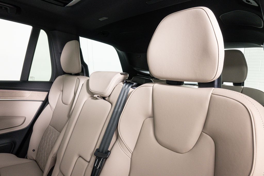 2026 Volvo XC90 Plus - Photo 14