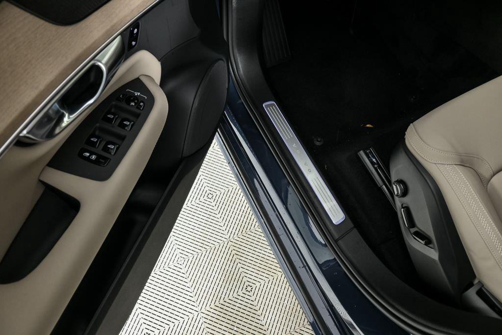 2026 Volvo XC90 Plus - Photo 10
