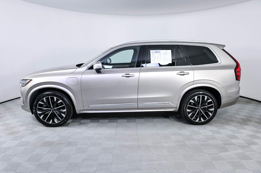 Certified 2025 Volvo XC90 plug-in hybrid T8 (2025.5) Core 7-Seater SUV