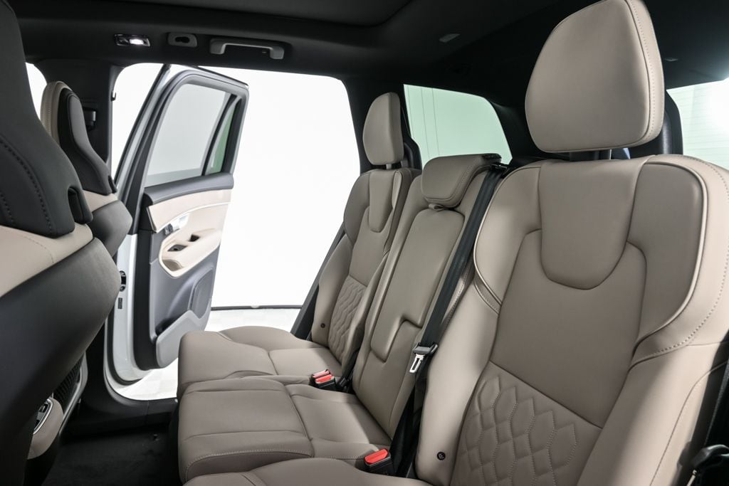 2026 Volvo XC90 Plus - Photo 21