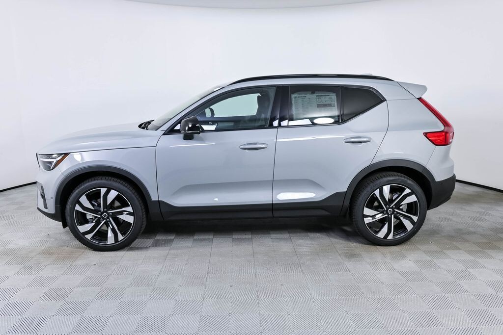 New 2026 Volvo XC40 B5 Ultra SUV