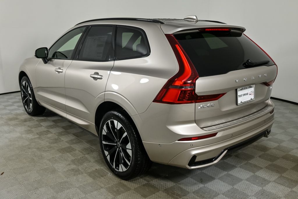 2026 Volvo XC60 B5 Plus photo 3