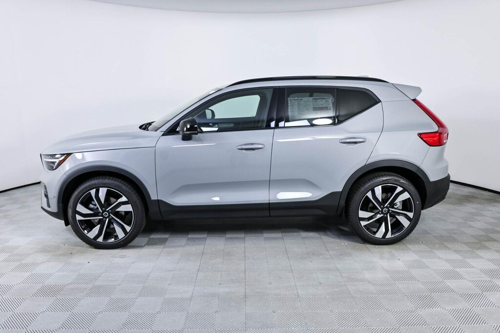 New 2026 Volvo XC40 B5 Plus SUV