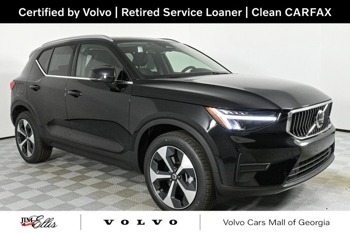 2025 Volvo XC40 Core's photo