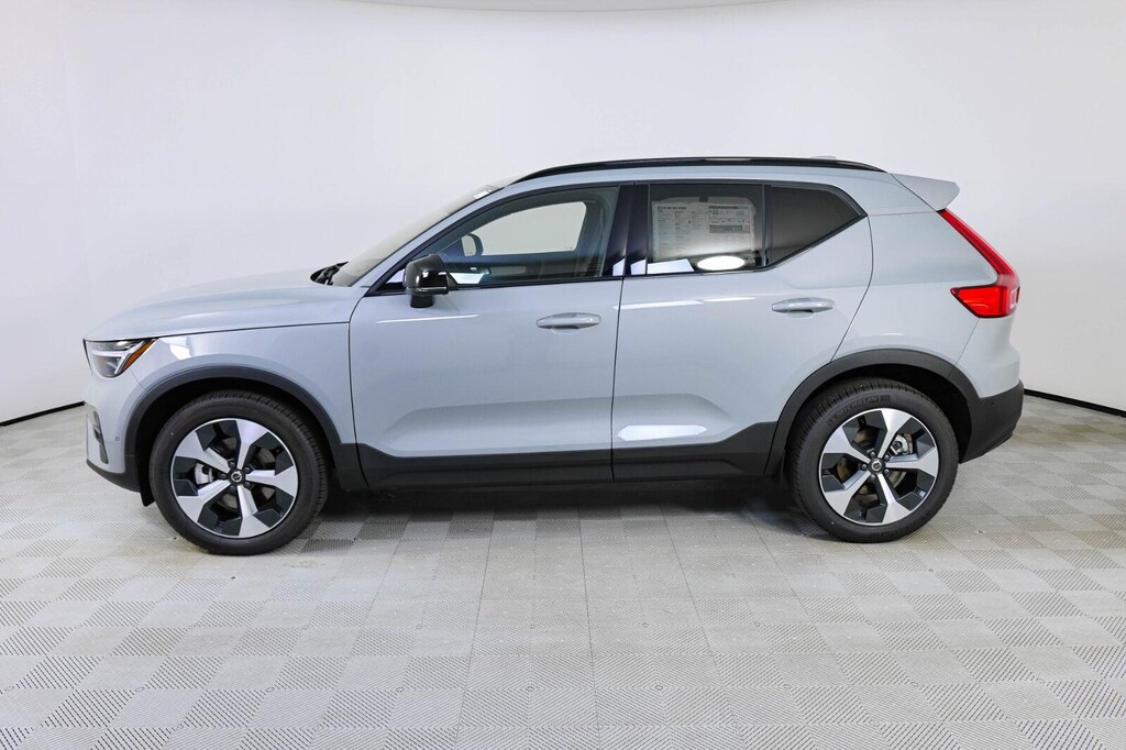 New 2026 Volvo XC40 B5 Plus SUV