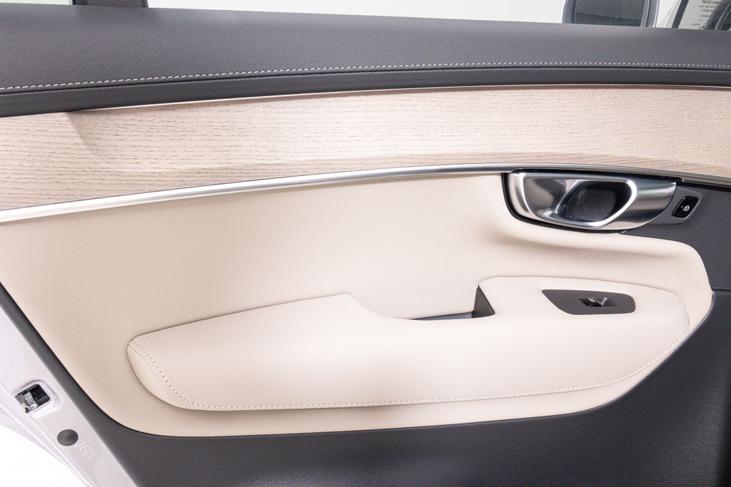 2026 Volvo XC90 Plus - Photo 19