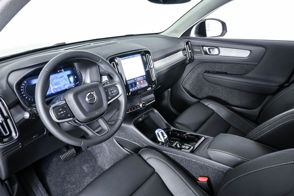 New 2026 Volvo XC40 B5 Ultra SUV