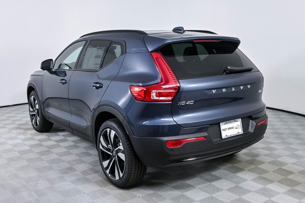 New 2026 Volvo XC40 B5 Ultra SUV