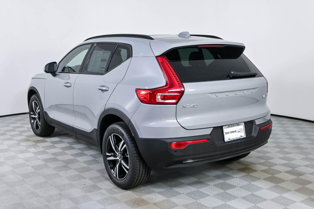 New 2026 Volvo XC40 B5 Core SUV
